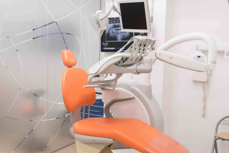 clinica dental Lopez de Hoyos